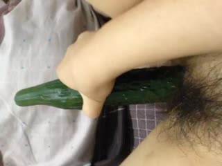 没男友就用黄瓜吧