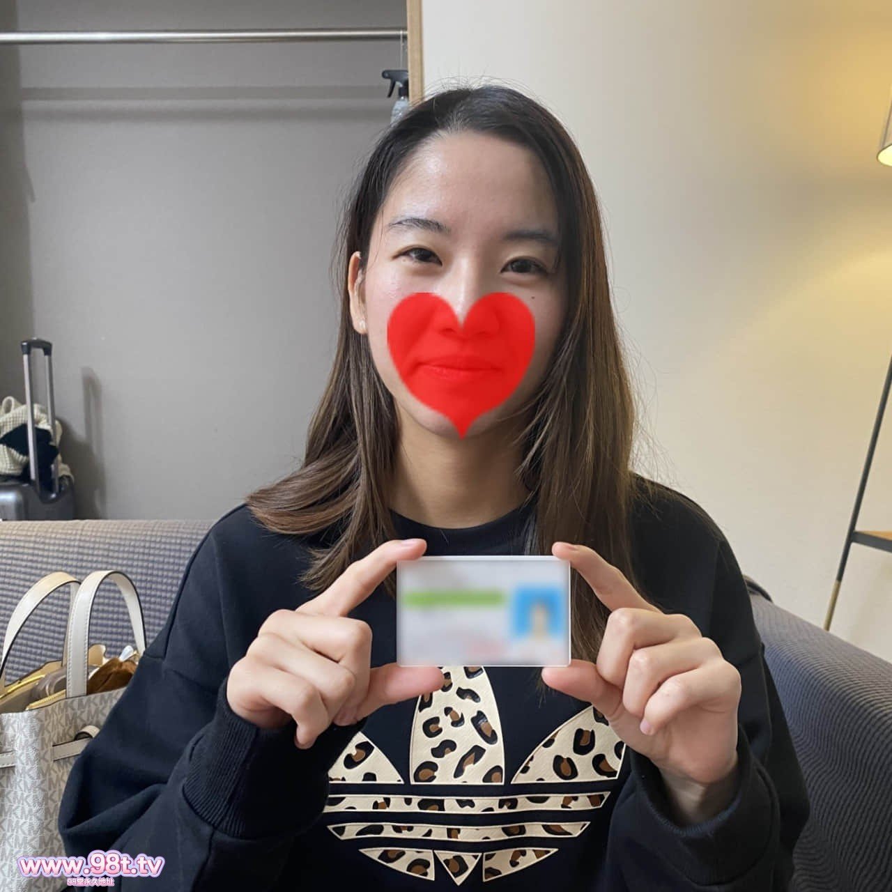 FC2PPV-4676142-フェラ好きな蒼〇優似の小柄な19歳人妻さん♡セルフイラマで喉奥い