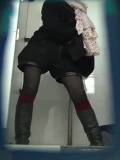 【厕所偷拍】商场厕拍 姐妹在厕所聊天